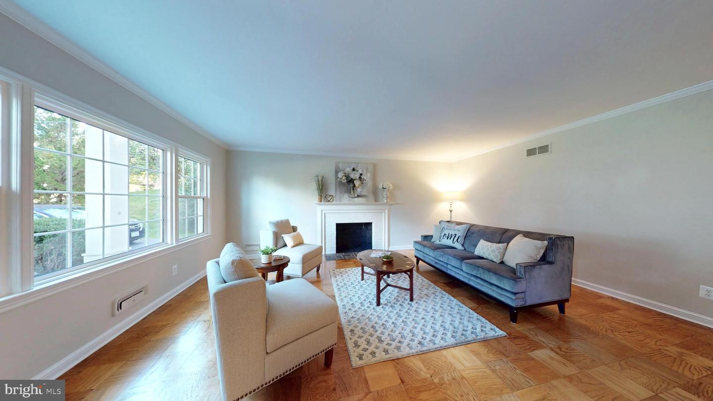 7204 REGENT DR, ALEXANDRIA, Virginia 22307, 4 Bedrooms Bedrooms, 7 Rooms Rooms,2 BathroomsBathrooms,Residential,For sale,7204 REGENT DR,VAFX2273098 MLS # VAFX2273098