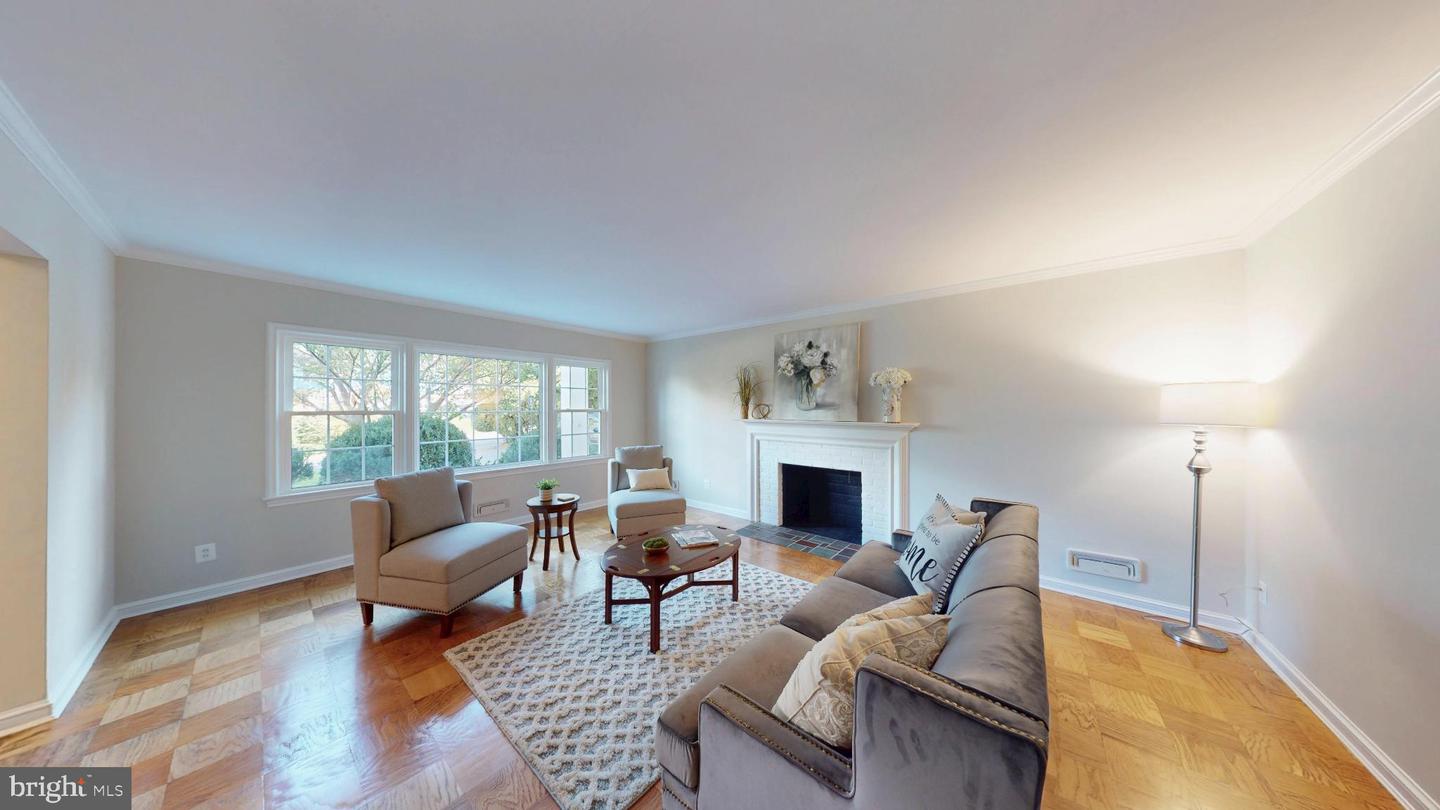 7204 REGENT DR, ALEXANDRIA, Virginia 22307, 4 Bedrooms Bedrooms, 7 Rooms Rooms,2 BathroomsBathrooms,Residential,For sale,7204 REGENT DR,VAFX2273098 MLS # VAFX2273098