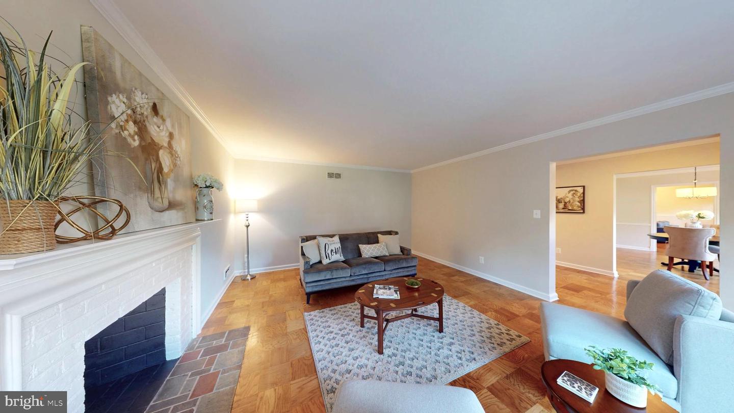 7204 REGENT DR, ALEXANDRIA, Virginia 22307, 4 Bedrooms Bedrooms, 7 Rooms Rooms,2 BathroomsBathrooms,Residential,For sale,7204 REGENT DR,VAFX2273098 MLS # VAFX2273098
