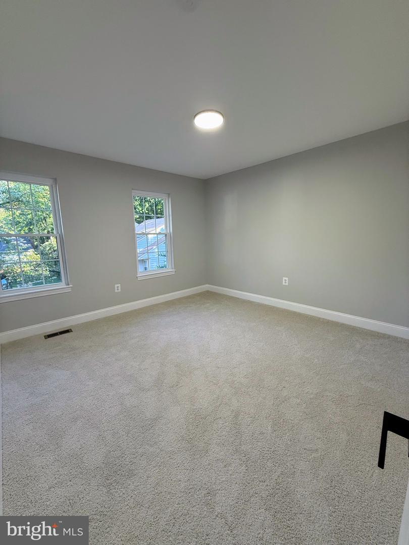 9983 HEMLOCK WOODS LN, BURKE, Virginia 22015, 3 Bedrooms Bedrooms, ,3 BathroomsBathrooms,Residential,For sale,9983 HEMLOCK WOODS LN,VAFX2273126 MLS # VAFX2273126