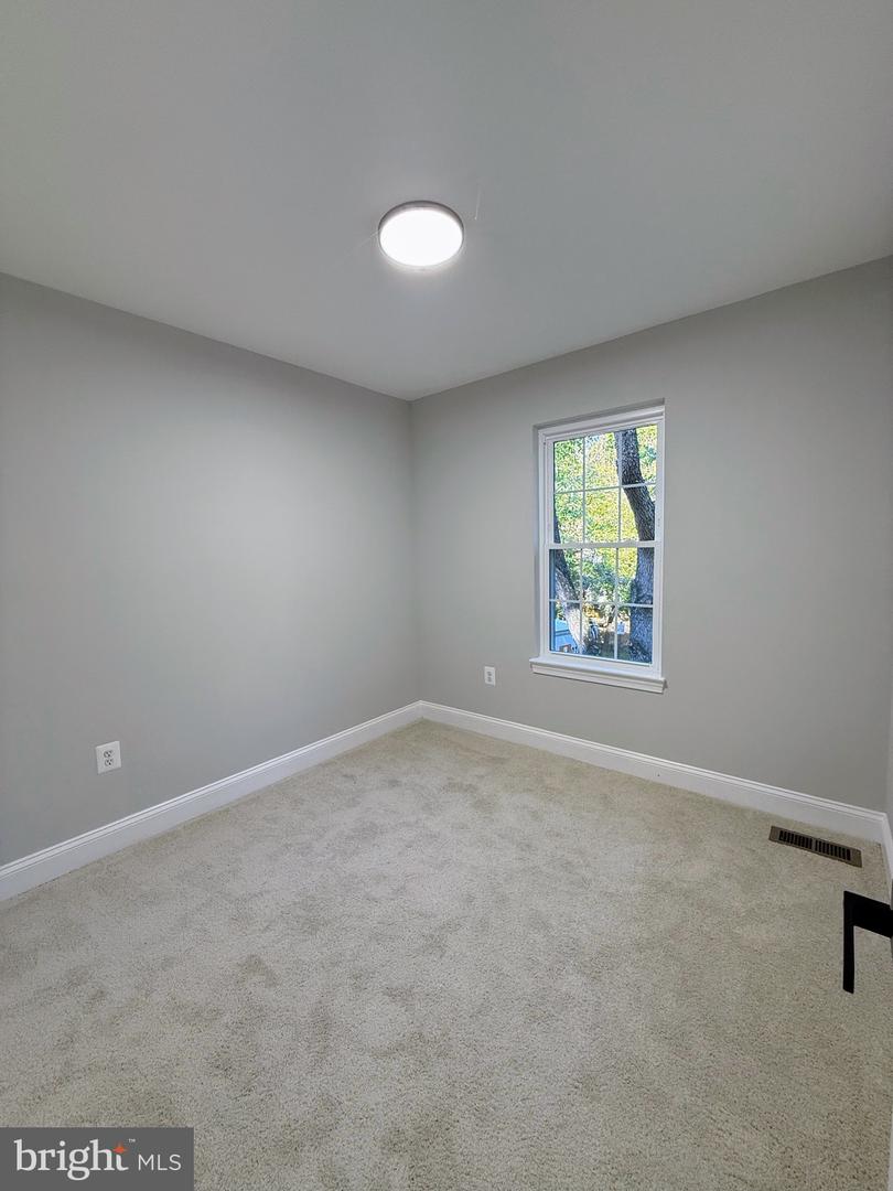 9983 HEMLOCK WOODS LN, BURKE, Virginia 22015, 3 Bedrooms Bedrooms, ,3 BathroomsBathrooms,Residential,For sale,9983 HEMLOCK WOODS LN,VAFX2273126 MLS # VAFX2273126