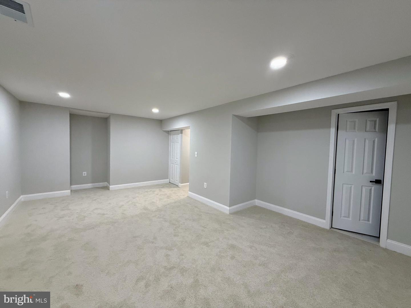 9983 HEMLOCK WOODS LN, BURKE, Virginia 22015, 3 Bedrooms Bedrooms, ,3 BathroomsBathrooms,Residential,For sale,9983 HEMLOCK WOODS LN,VAFX2273126 MLS # VAFX2273126