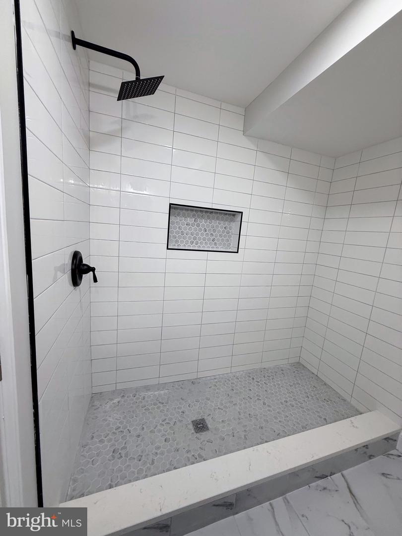 9983 HEMLOCK WOODS LN, BURKE, Virginia 22015, 3 Bedrooms Bedrooms, ,3 BathroomsBathrooms,Residential,For sale,9983 HEMLOCK WOODS LN,VAFX2273126 MLS # VAFX2273126