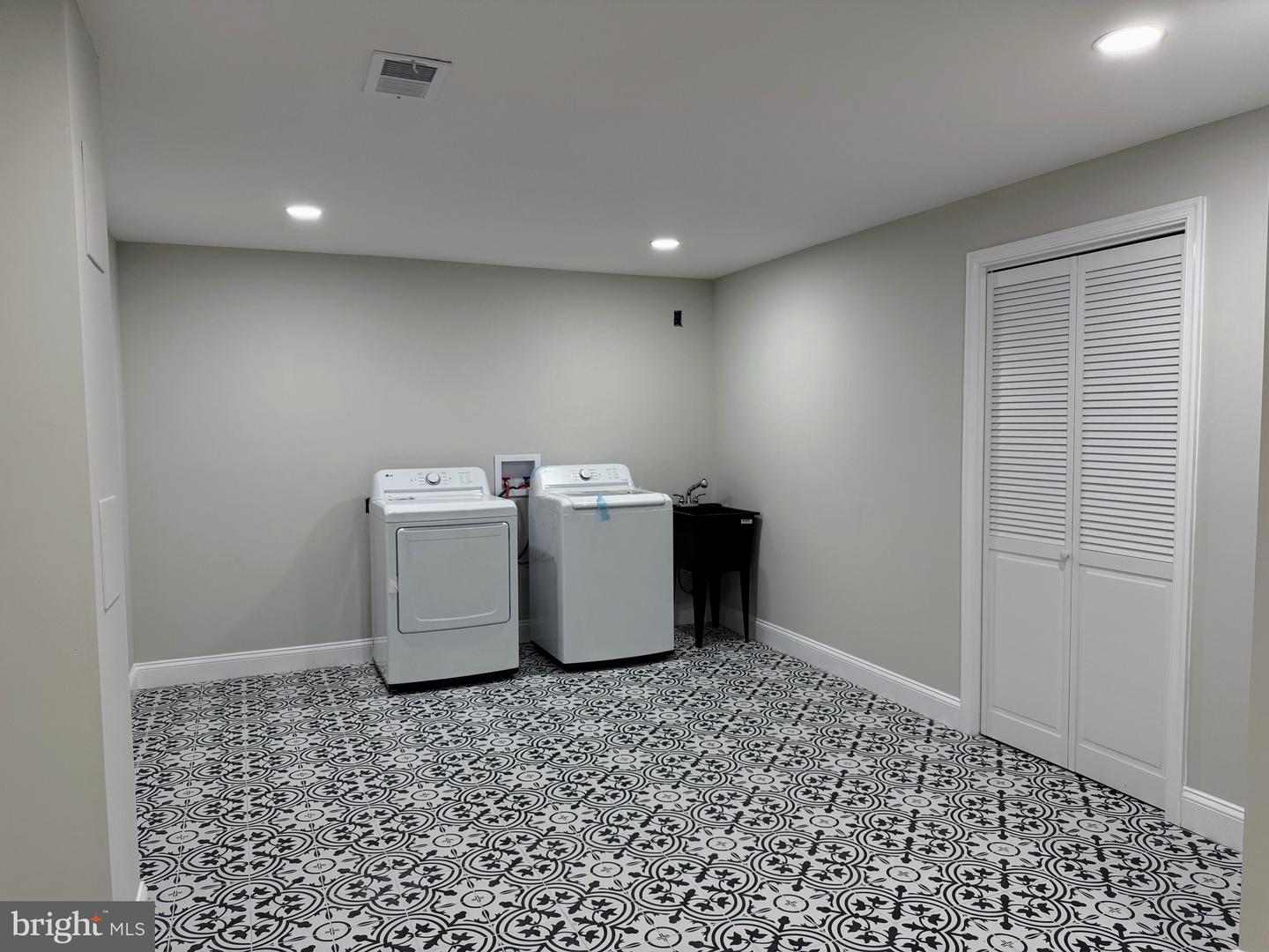 9983 HEMLOCK WOODS LN, BURKE, Virginia 22015, 3 Bedrooms Bedrooms, ,3 BathroomsBathrooms,Residential,For sale,9983 HEMLOCK WOODS LN,VAFX2273126 MLS # VAFX2273126