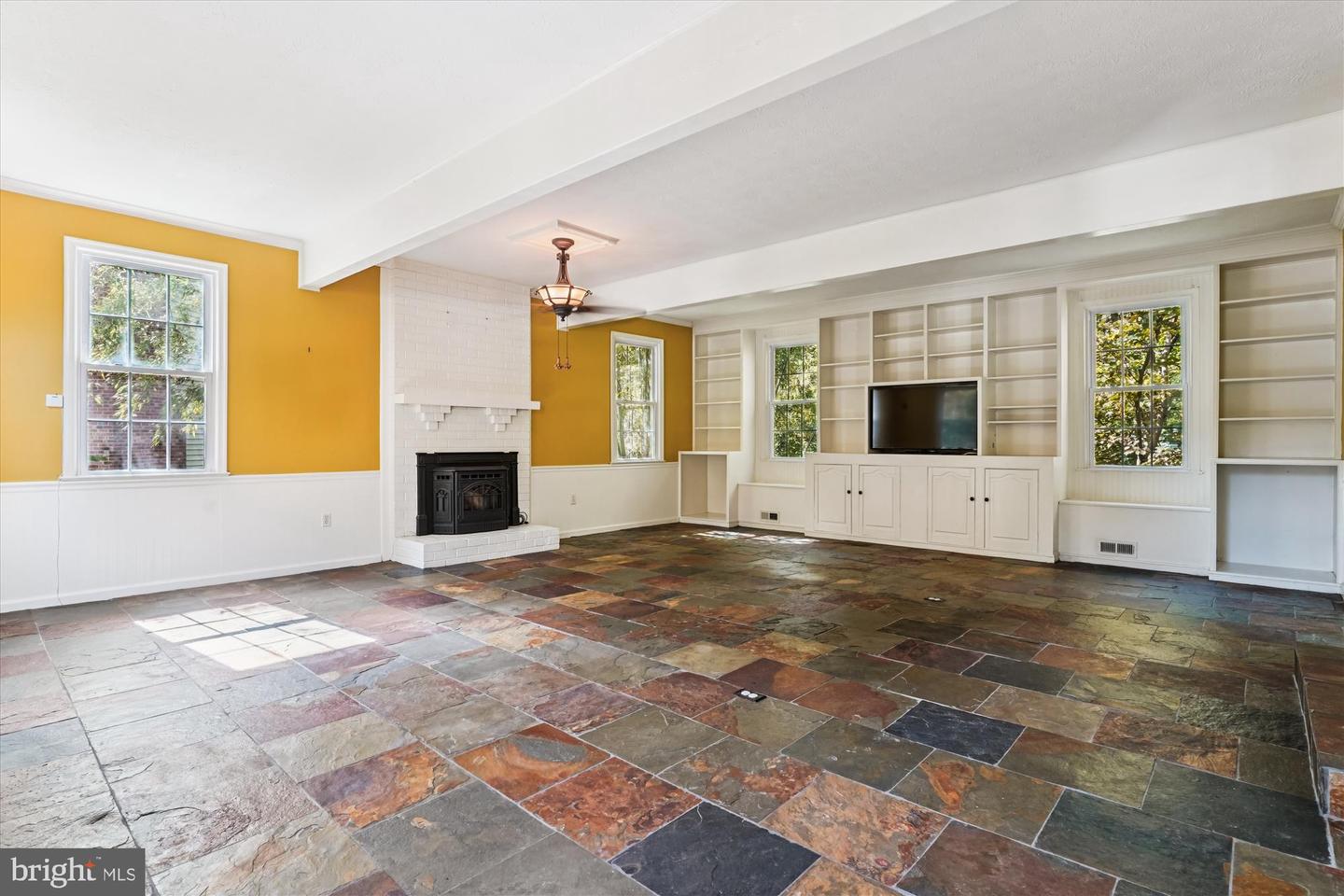 4710 PINECREST CT, DUMFRIES, Virginia 22025, 4 Bedrooms Bedrooms, ,3 BathroomsBathrooms,Residential,For sale,4710 PINECREST CT,VAPW2105544 MLS # VAPW2105544