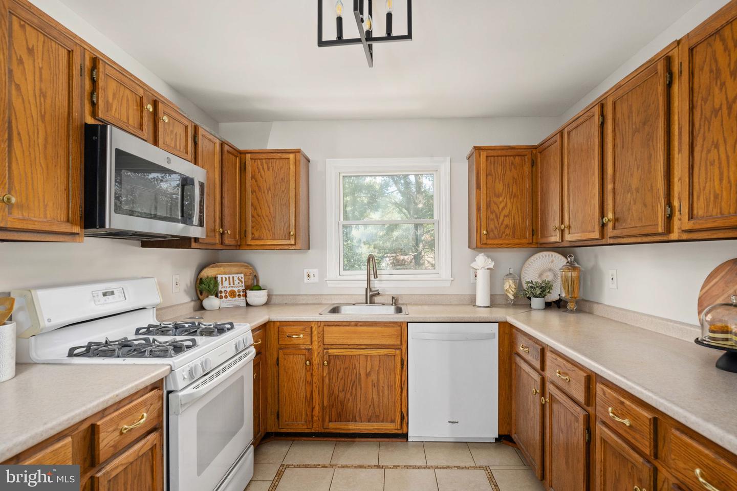 5613 MOUNT BURNSIDE WAY, BURKE, Virginia 22015, 4 Bedrooms Bedrooms, ,3 BathroomsBathrooms,Residential,For sale,5613 MOUNT BURNSIDE WAY,VAFX2273212 MLS # VAFX2273212