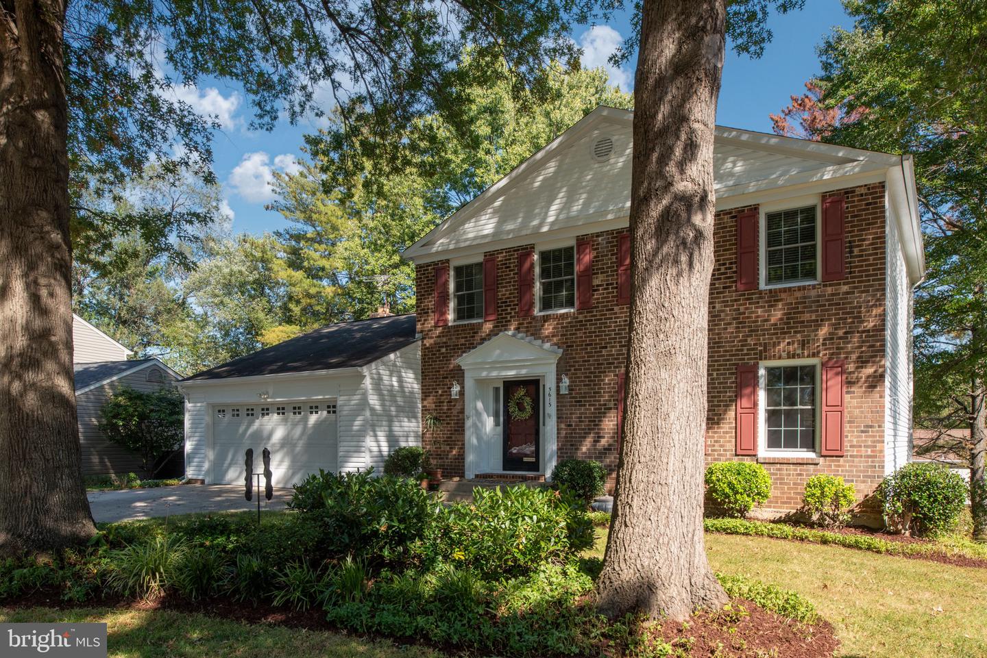 5613 MOUNT BURNSIDE WAY, BURKE, Virginia 22015, 4 Bedrooms Bedrooms, ,3 BathroomsBathrooms,Residential,For sale,5613 MOUNT BURNSIDE WAY,VAFX2273212 MLS # VAFX2273212