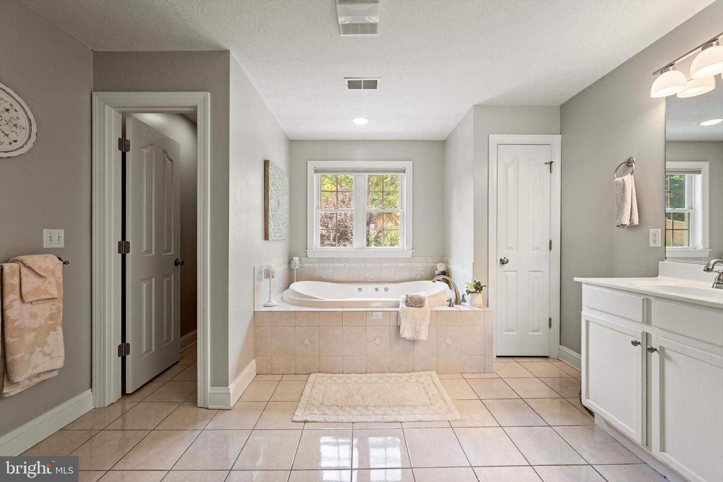 137 STONEBROOK RD, WINCHESTER, Virginia 22602, 4 Bedrooms Bedrooms, ,4 BathroomsBathrooms,Residential,For sale,137 STONEBROOK RD,VAFV2037266 MLS # VAFV2037266