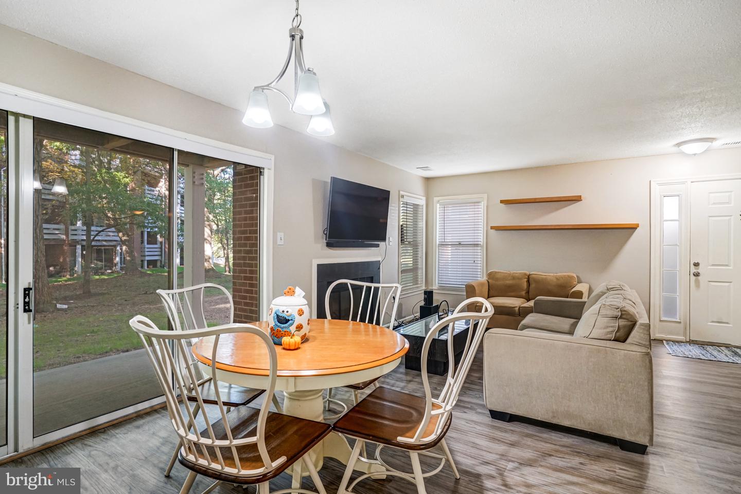 7598-L LAKESIDE VILLAGE DR #L, FALLS CHURCH, Virginia 22042, 1 Bedroom Bedrooms, 5 Rooms Rooms,1 BathroomBathrooms,Residential,For sale,7598-L LAKESIDE VILLAGE DR #L,VAFX2273278 MLS # VAFX2273278
