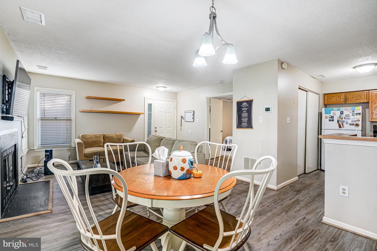 7598-L LAKESIDE VILLAGE DR #L, FALLS CHURCH, Virginia 22042, 1 Bedroom Bedrooms, 5 Rooms Rooms,1 BathroomBathrooms,Residential,For sale,7598-L LAKESIDE VILLAGE DR #L,VAFX2273278 MLS # VAFX2273278