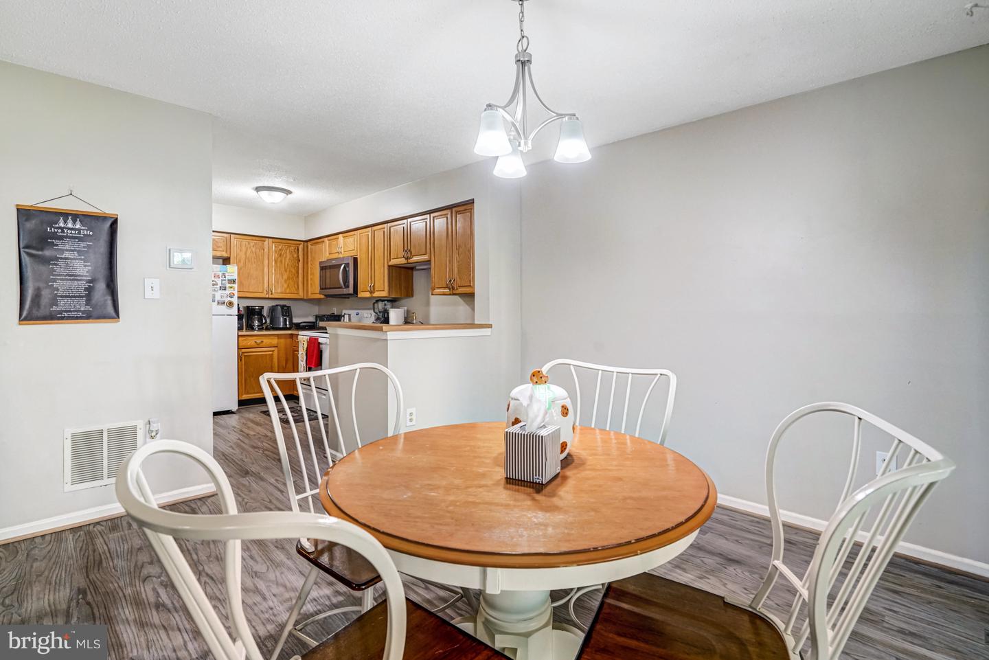7598-L LAKESIDE VILLAGE DR #L, FALLS CHURCH, Virginia 22042, 1 Bedroom Bedrooms, 5 Rooms Rooms,1 BathroomBathrooms,Residential,For sale,7598-L LAKESIDE VILLAGE DR #L,VAFX2273278 MLS # VAFX2273278