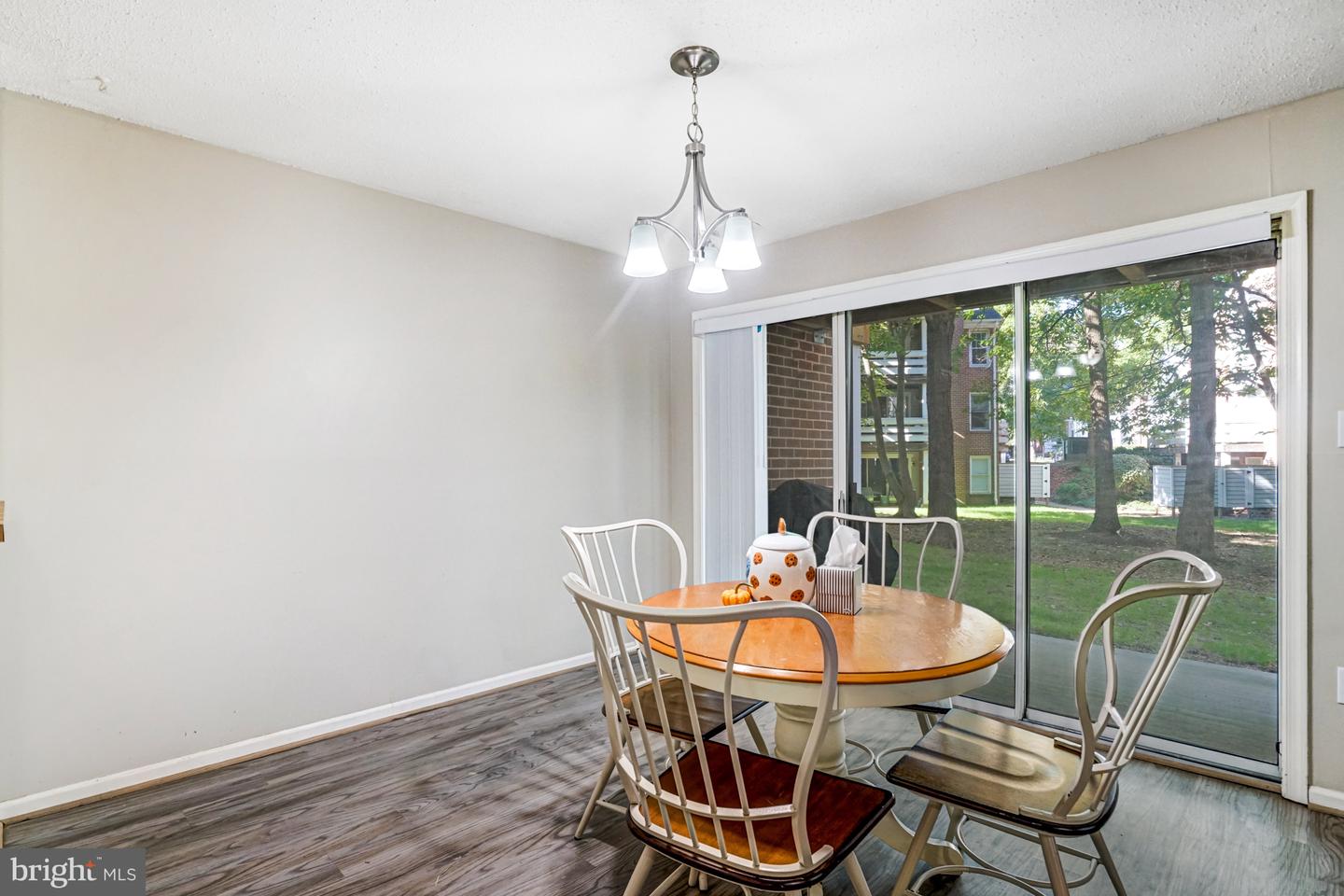 7598-L LAKESIDE VILLAGE DR #L, FALLS CHURCH, Virginia 22042, 1 Bedroom Bedrooms, 5 Rooms Rooms,1 BathroomBathrooms,Residential,For sale,7598-L LAKESIDE VILLAGE DR #L,VAFX2273278 MLS # VAFX2273278