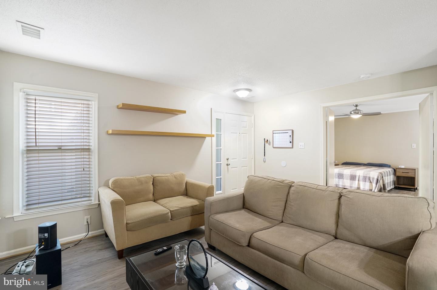 7598-L LAKESIDE VILLAGE DR #L, FALLS CHURCH, Virginia 22042, 1 Bedroom Bedrooms, 5 Rooms Rooms,1 BathroomBathrooms,Residential,For sale,7598-L LAKESIDE VILLAGE DR #L,VAFX2273278 MLS # VAFX2273278