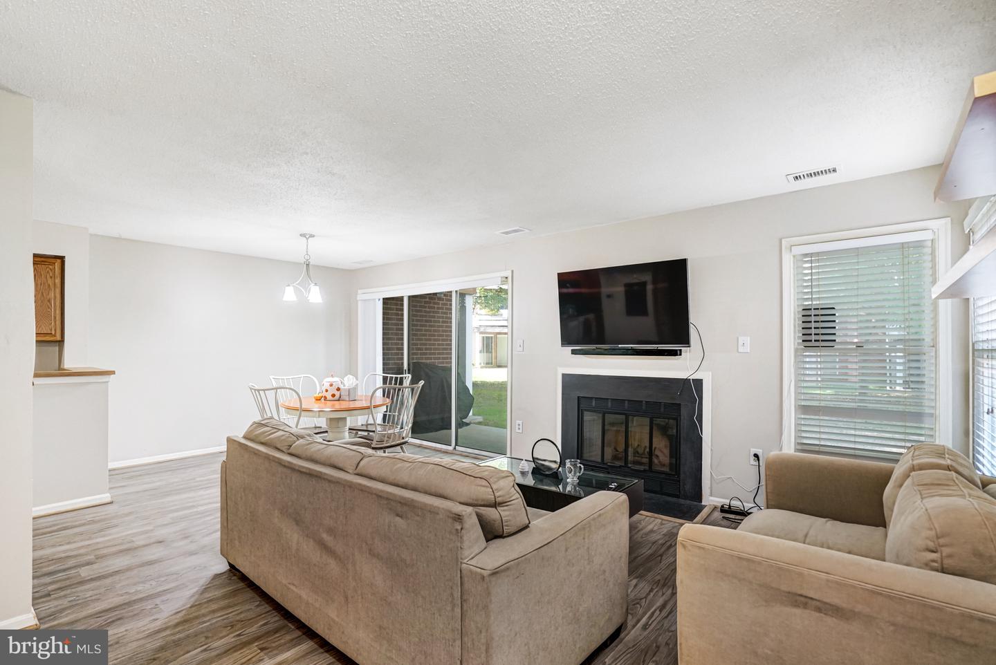 7598-L LAKESIDE VILLAGE DR #L, FALLS CHURCH, Virginia 22042, 1 Bedroom Bedrooms, 5 Rooms Rooms,1 BathroomBathrooms,Residential,For sale,7598-L LAKESIDE VILLAGE DR #L,VAFX2273278 MLS # VAFX2273278