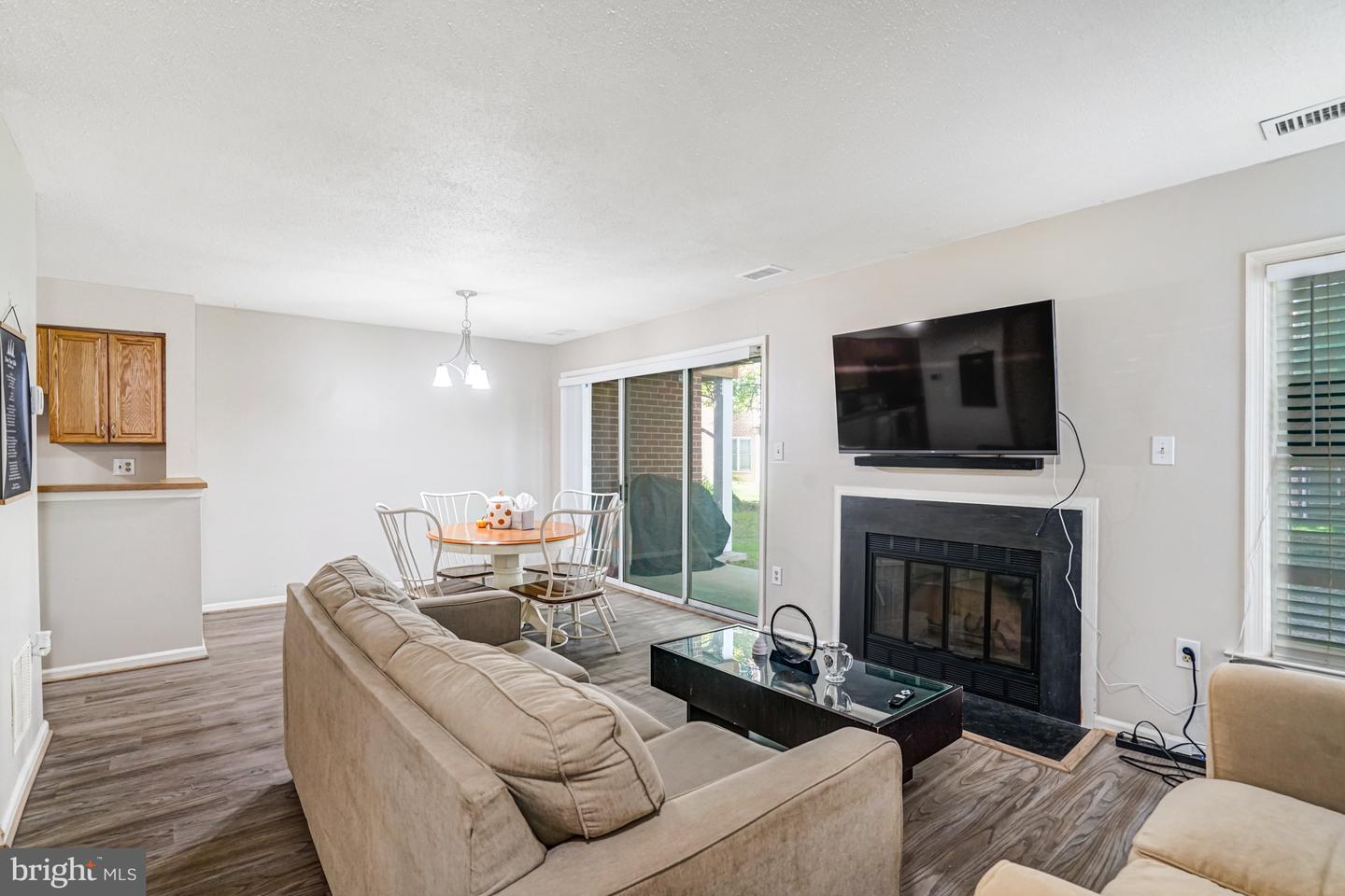 7598-L LAKESIDE VILLAGE DR #L, FALLS CHURCH, Virginia 22042, 1 Bedroom Bedrooms, 5 Rooms Rooms,1 BathroomBathrooms,Residential,For sale,7598-L LAKESIDE VILLAGE DR #L,VAFX2273278 MLS # VAFX2273278