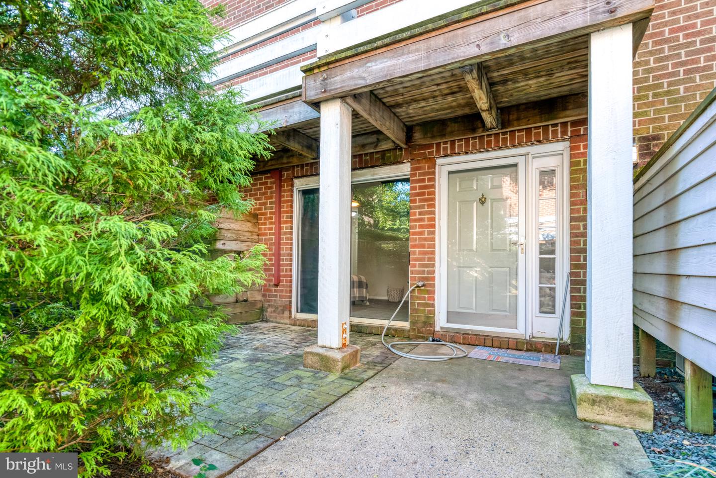 7598-L LAKESIDE VILLAGE DR #L, FALLS CHURCH, Virginia 22042, 1 Bedroom Bedrooms, 5 Rooms Rooms,1 BathroomBathrooms,Residential,For sale,7598-L LAKESIDE VILLAGE DR #L,VAFX2273278 MLS # VAFX2273278
