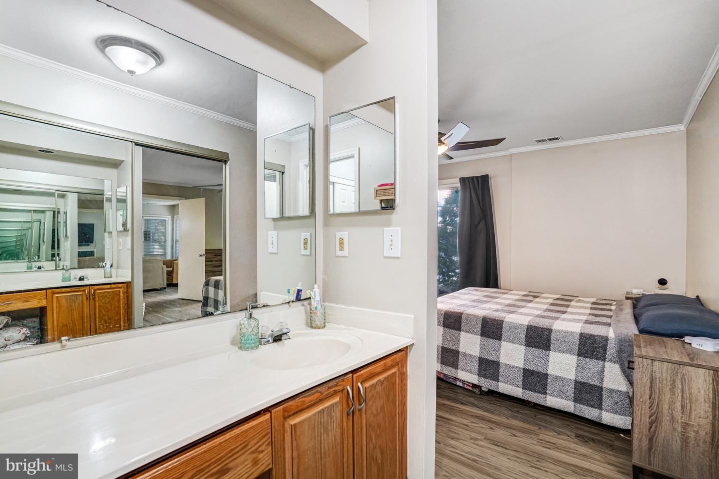 7598-L LAKESIDE VILLAGE DR #L, FALLS CHURCH, Virginia 22042, 1 Bedroom Bedrooms, 5 Rooms Rooms,1 BathroomBathrooms,Residential,For sale,7598-L LAKESIDE VILLAGE DR #L,VAFX2273278 MLS # VAFX2273278