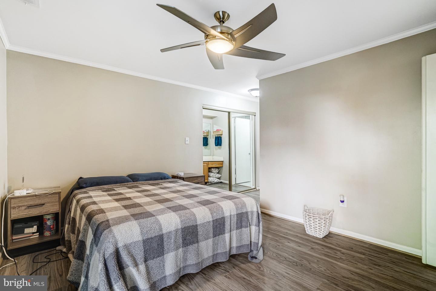 7598-L LAKESIDE VILLAGE DR #L, FALLS CHURCH, Virginia 22042, 1 Bedroom Bedrooms, 5 Rooms Rooms,1 BathroomBathrooms,Residential,For sale,7598-L LAKESIDE VILLAGE DR #L,VAFX2273278 MLS # VAFX2273278