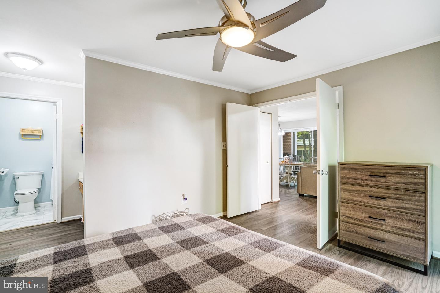 7598-L LAKESIDE VILLAGE DR #L, FALLS CHURCH, Virginia 22042, 1 Bedroom Bedrooms, 5 Rooms Rooms,1 BathroomBathrooms,Residential,For sale,7598-L LAKESIDE VILLAGE DR #L,VAFX2273278 MLS # VAFX2273278