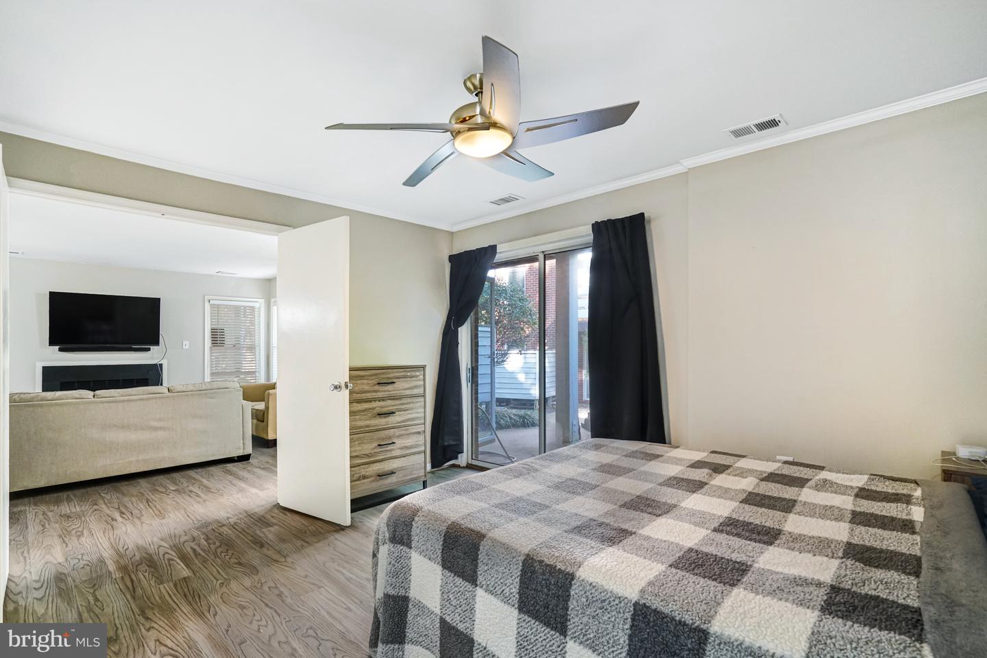 7598-L LAKESIDE VILLAGE DR #L, FALLS CHURCH, Virginia 22042, 1 Bedroom Bedrooms, 5 Rooms Rooms,1 BathroomBathrooms,Residential,For sale,7598-L LAKESIDE VILLAGE DR #L,VAFX2273278 MLS # VAFX2273278