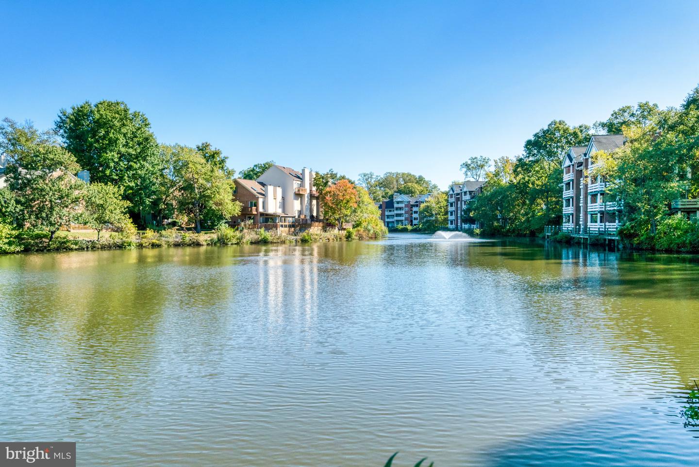 7598-L LAKESIDE VILLAGE DR #L, FALLS CHURCH, Virginia 22042, 1 Bedroom Bedrooms, 5 Rooms Rooms,1 BathroomBathrooms,Residential,For sale,7598-L LAKESIDE VILLAGE DR #L,VAFX2273278 MLS # VAFX2273278