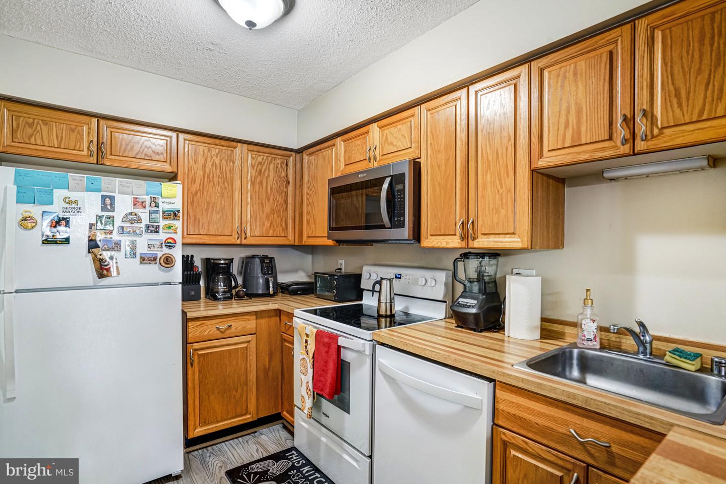 7598-L LAKESIDE VILLAGE DR #L, FALLS CHURCH, Virginia 22042, 1 Bedroom Bedrooms, 5 Rooms Rooms,1 BathroomBathrooms,Residential,For sale,7598-L LAKESIDE VILLAGE DR #L,VAFX2273278 MLS # VAFX2273278