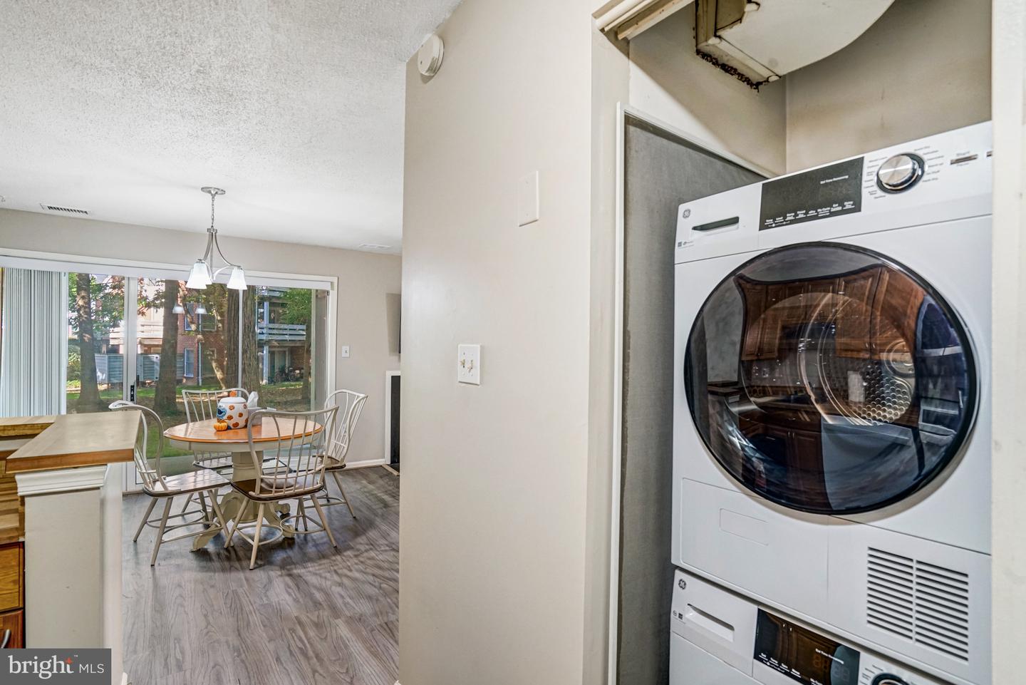 7598-L LAKESIDE VILLAGE DR #L, FALLS CHURCH, Virginia 22042, 1 Bedroom Bedrooms, 5 Rooms Rooms,1 BathroomBathrooms,Residential,For sale,7598-L LAKESIDE VILLAGE DR #L,VAFX2273278 MLS # VAFX2273278