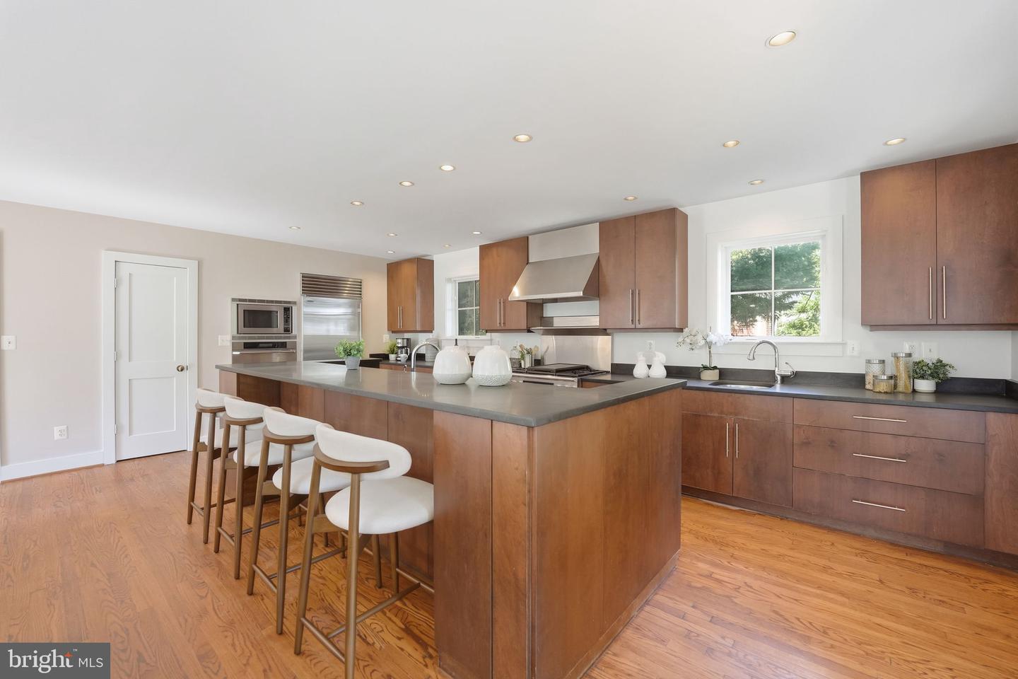 1815 N UTAH ST, ARLINGTON, Virginia 22207, 4 Bedrooms Bedrooms, ,3 BathroomsBathrooms,Residential,For sale,1815 N UTAH ST,VAAR2064756 MLS # VAAR2064756