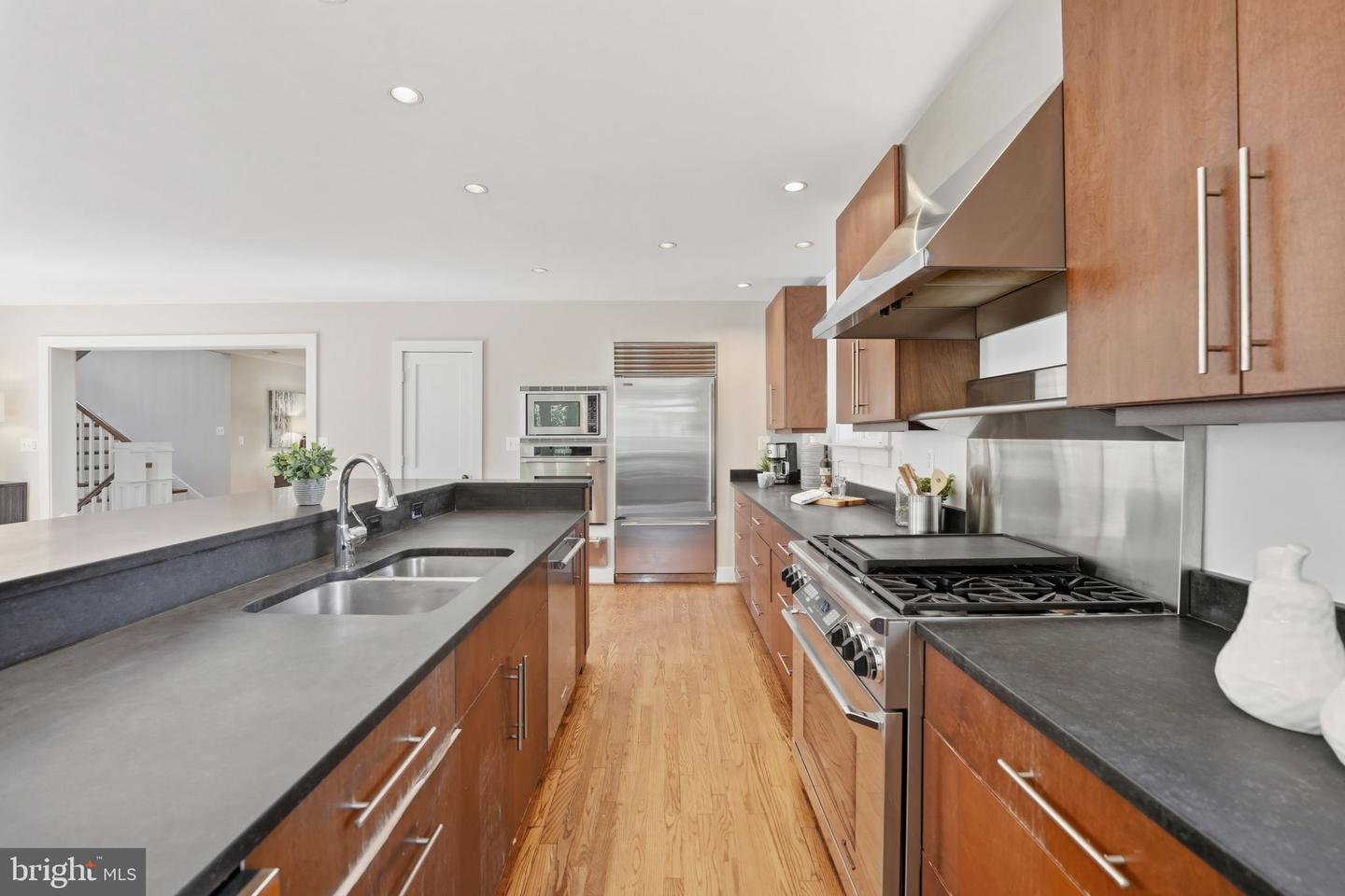 1815 N UTAH ST, ARLINGTON, Virginia 22207, 4 Bedrooms Bedrooms, ,3 BathroomsBathrooms,Residential,For sale,1815 N UTAH ST,VAAR2064756 MLS # VAAR2064756