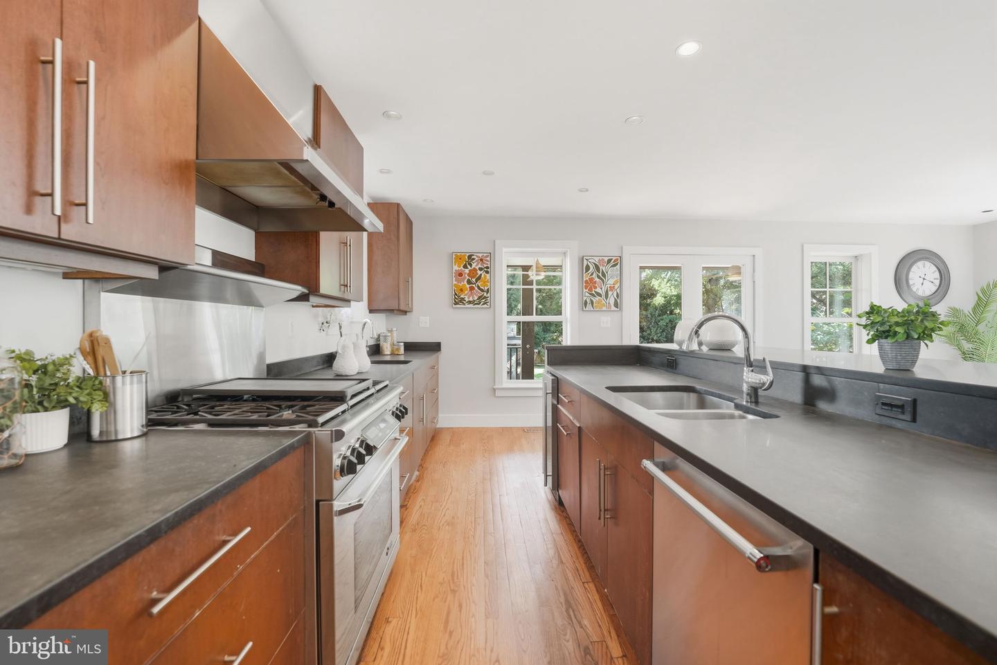 1815 N UTAH ST, ARLINGTON, Virginia 22207, 4 Bedrooms Bedrooms, ,3 BathroomsBathrooms,Residential,For sale,1815 N UTAH ST,VAAR2064756 MLS # VAAR2064756