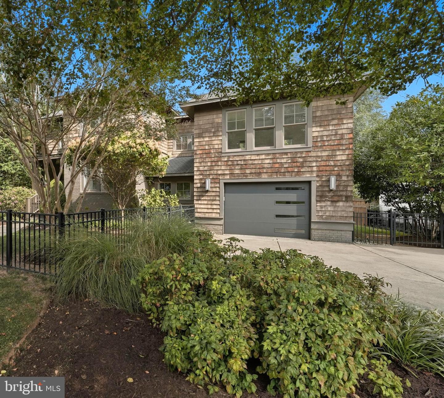 1815 N UTAH ST, ARLINGTON, Virginia 22207, 4 Bedrooms Bedrooms, ,3 BathroomsBathrooms,Residential,For sale,1815 N UTAH ST,VAAR2064756 MLS # VAAR2064756
