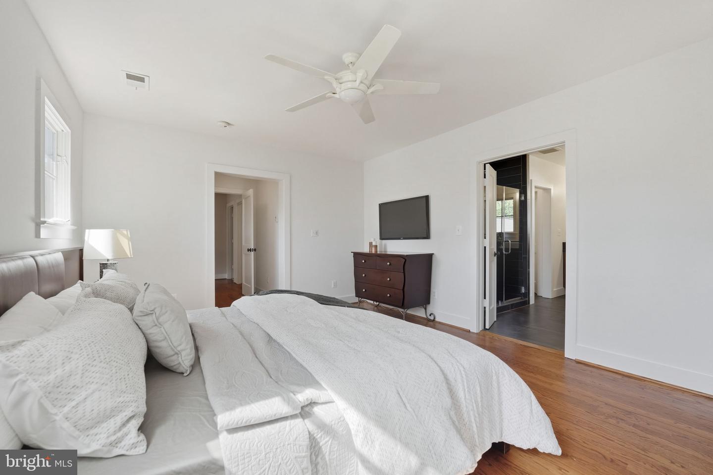 1815 N UTAH ST, ARLINGTON, Virginia 22207, 4 Bedrooms Bedrooms, ,3 BathroomsBathrooms,Residential,For sale,1815 N UTAH ST,VAAR2064756 MLS # VAAR2064756