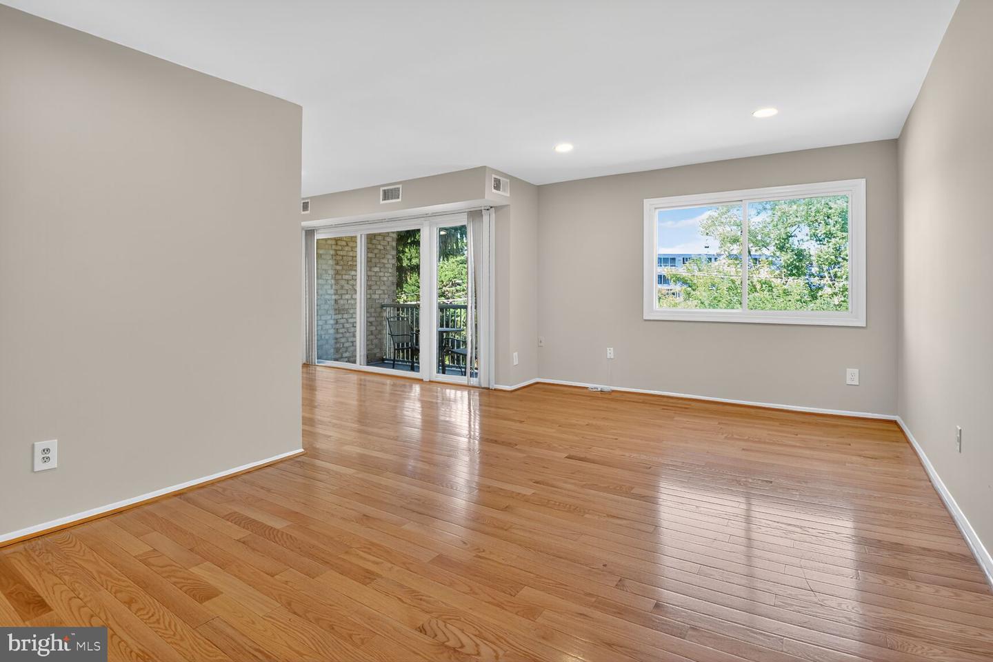 2907 CHARING CROSS RD #14, FALLS CHURCH, Virginia 22042, 1 Bedroom Bedrooms, ,1 BathroomBathrooms,Residential,For sale,2907 CHARING CROSS RD #14,VAFX2273408 MLS # VAFX2273408