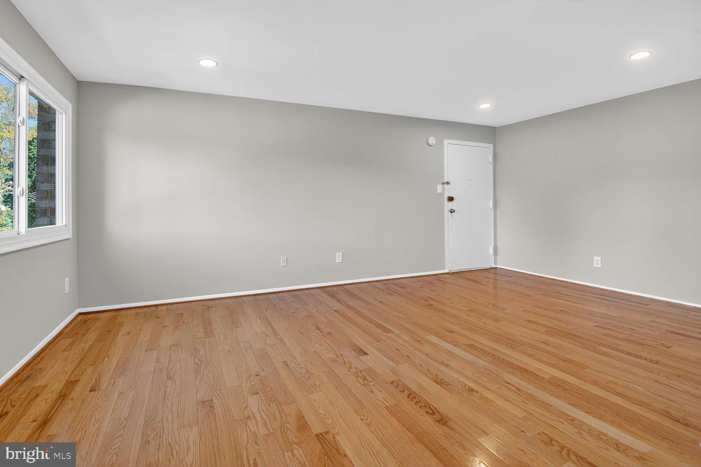 2907 CHARING CROSS RD #14, FALLS CHURCH, Virginia 22042, 1 Bedroom Bedrooms, ,1 BathroomBathrooms,Residential,For sale,2907 CHARING CROSS RD #14,VAFX2273408 MLS # VAFX2273408
