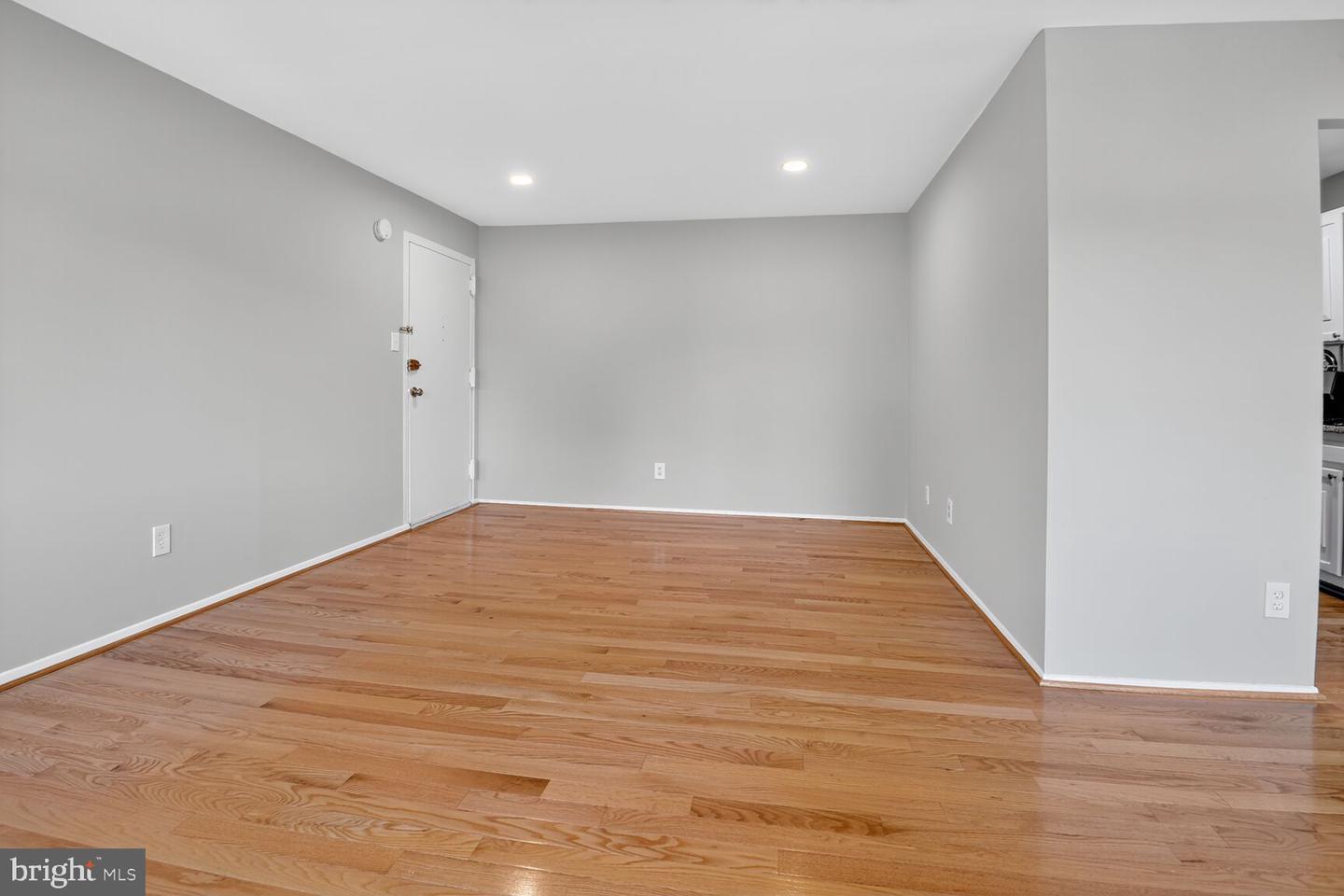 2907 CHARING CROSS RD #14, FALLS CHURCH, Virginia 22042, 1 Bedroom Bedrooms, ,1 BathroomBathrooms,Residential,For sale,2907 CHARING CROSS RD #14,VAFX2273408 MLS # VAFX2273408