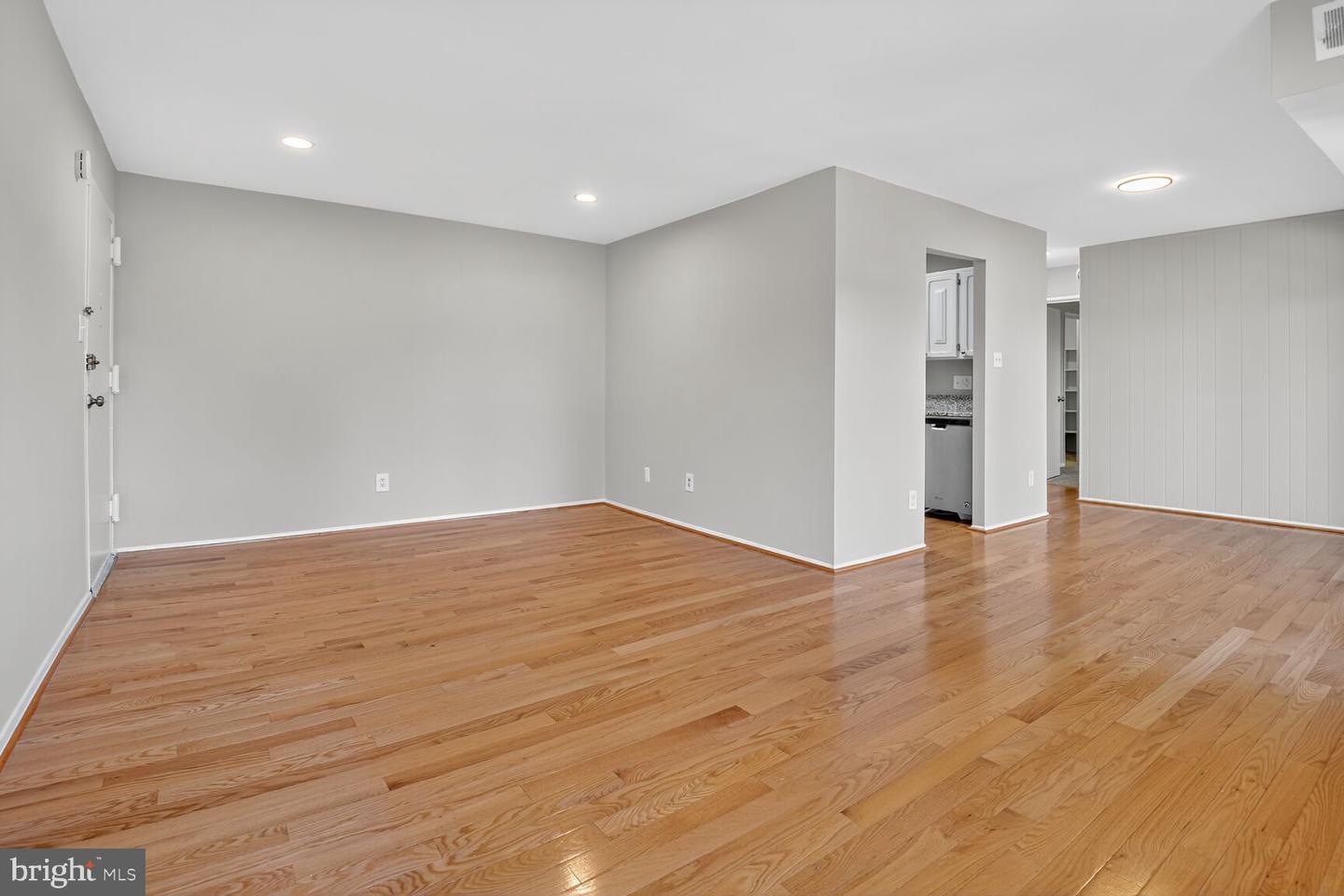 2907 CHARING CROSS RD #14, FALLS CHURCH, Virginia 22042, 1 Bedroom Bedrooms, ,1 BathroomBathrooms,Residential,For sale,2907 CHARING CROSS RD #14,VAFX2273408 MLS # VAFX2273408