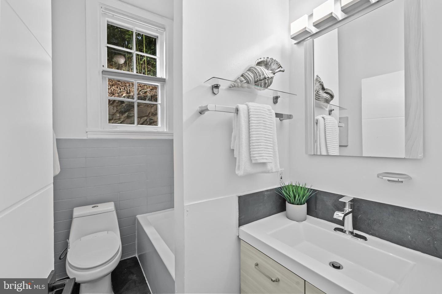 3039 MACOMB ST NW #17, WASHINGTON, District Of Columbia 20008, 2 Bedrooms Bedrooms, ,1 BathroomBathrooms,Residential,For sale,3039 MACOMB ST NW #17,DCDC2226286 MLS # DCDC2226286