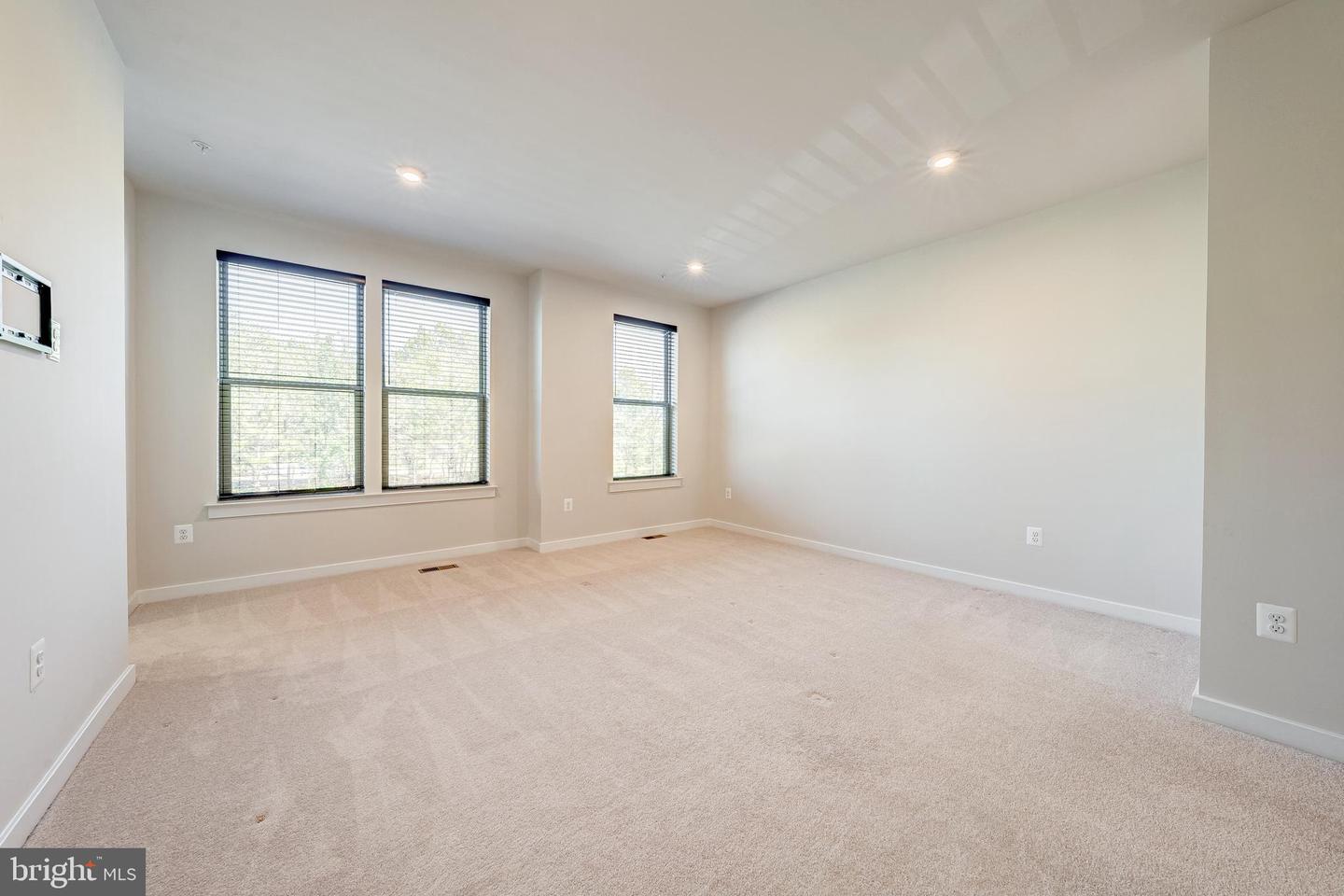 13504 INNOVATION STATION LOOP #2A, HERNDON, Virginia 20171, 3 Bedrooms Bedrooms, ,2 BathroomsBathrooms,Residential,For sale,13504 INNOVATION STATION LOOP #2A,VAFX2273558 MLS # VAFX2273558