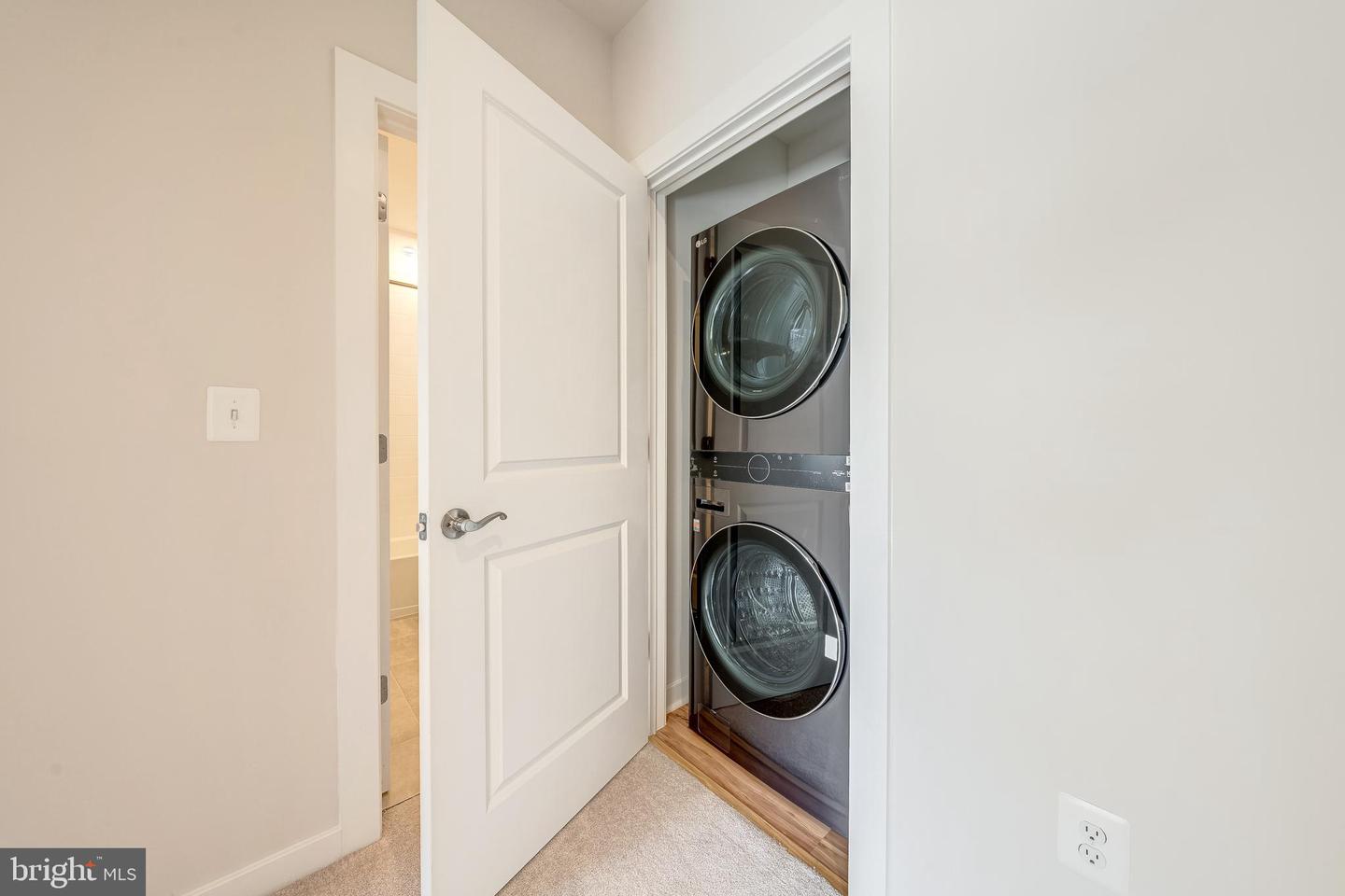 13504 INNOVATION STATION LOOP #2A, HERNDON, Virginia 20171, 3 Bedrooms Bedrooms, ,2 BathroomsBathrooms,Residential,For sale,13504 INNOVATION STATION LOOP #2A,VAFX2273558 MLS # VAFX2273558