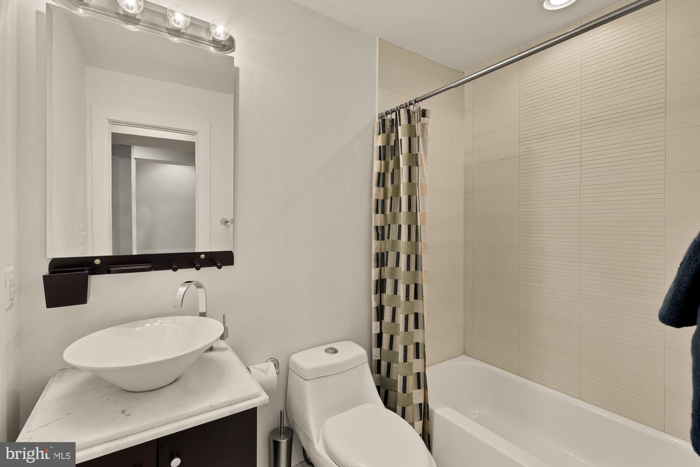 1409 G ST NE #5, WASHINGTON, District Of Columbia 20002, 3 Bedrooms Bedrooms, ,2 BathroomsBathrooms,Residential,For sale,1409 G ST NE #5,DCDC2226020 MLS # DCDC2226020