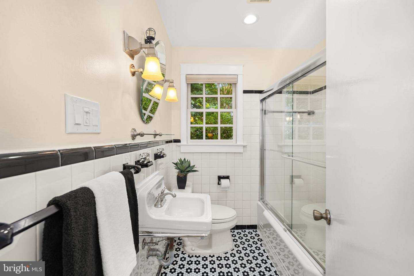 1830 MASSACHUSETTS AVE, MCLEAN, Virginia 22101, 5 Bedrooms Bedrooms, ,4 BathroomsBathrooms,Residential,For sale,1830 MASSACHUSETTS AVE,VAFX2273304 MLS # VAFX2273304