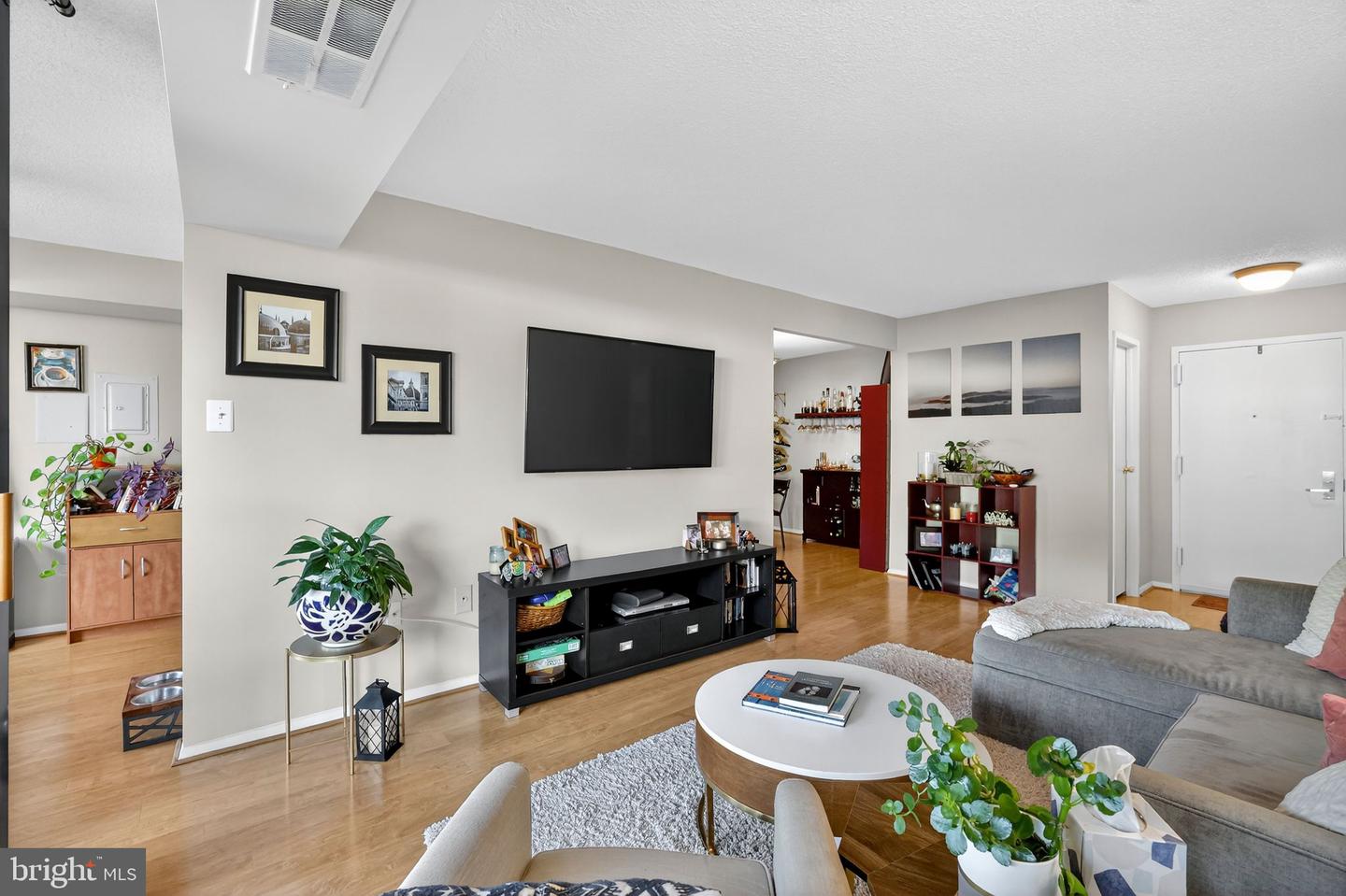4500 FOUR MILE RUN DR S #327, ARLINGTON, Virginia 22204, 1 Bedroom Bedrooms, ,1 BathroomBathrooms,Residential,For sale,4500 FOUR MILE RUN DR S #327,VAAR2064680 MLS # VAAR2064680