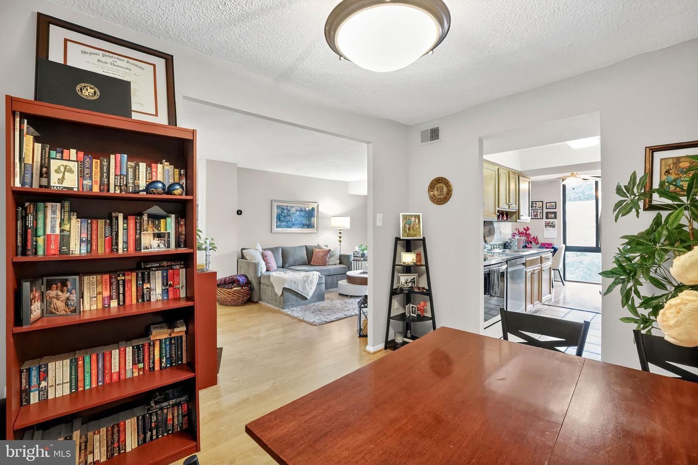 4500 FOUR MILE RUN DR S #327, ARLINGTON, Virginia 22204, 1 Bedroom Bedrooms, ,1 BathroomBathrooms,Residential,For sale,4500 FOUR MILE RUN DR S #327,VAAR2064680 MLS # VAAR2064680