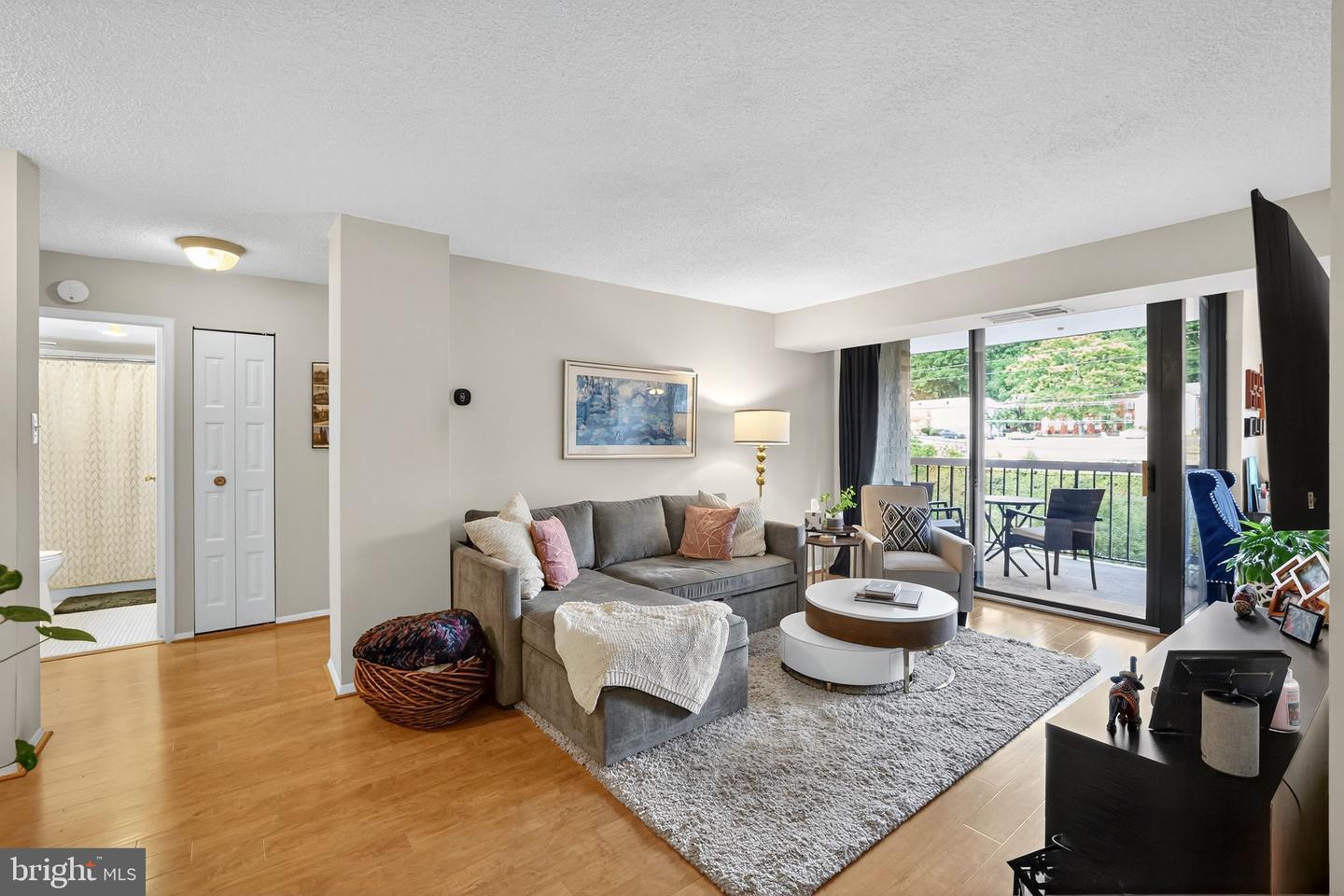 4500 FOUR MILE RUN DR S #327, ARLINGTON, Virginia 22204, 1 Bedroom Bedrooms, ,1 BathroomBathrooms,Residential,For sale,4500 FOUR MILE RUN DR S #327,VAAR2064680 MLS # VAAR2064680