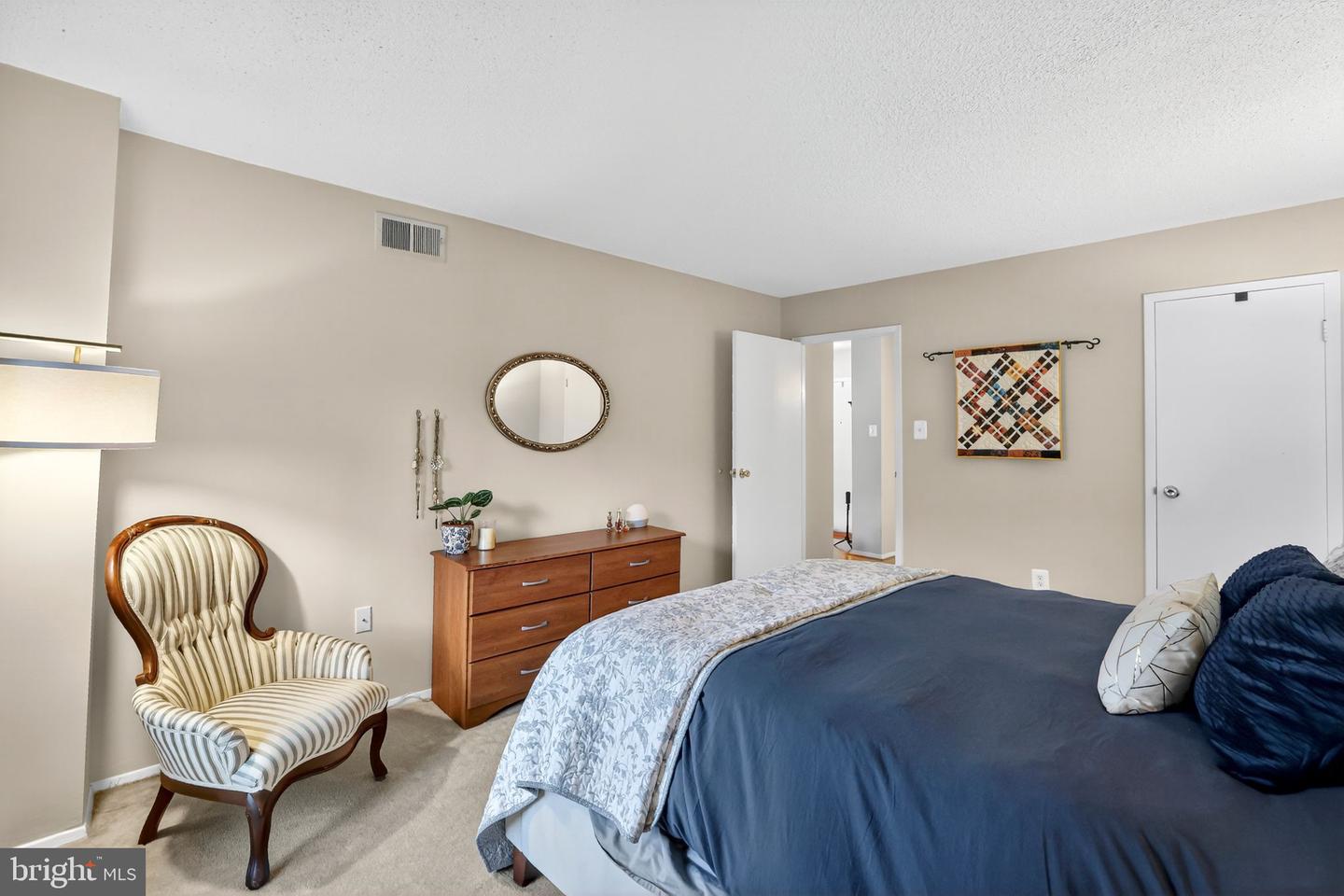 4500 FOUR MILE RUN DR S #327, ARLINGTON, Virginia 22204, 1 Bedroom Bedrooms, ,1 BathroomBathrooms,Residential,For sale,4500 FOUR MILE RUN DR S #327,VAAR2064680 MLS # VAAR2064680