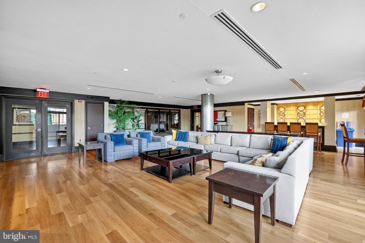4500 FOUR MILE RUN DR S #327, ARLINGTON, Virginia 22204, 1 Bedroom Bedrooms, ,1 BathroomBathrooms,Residential,For sale,4500 FOUR MILE RUN DR S #327,VAAR2064680 MLS # VAAR2064680