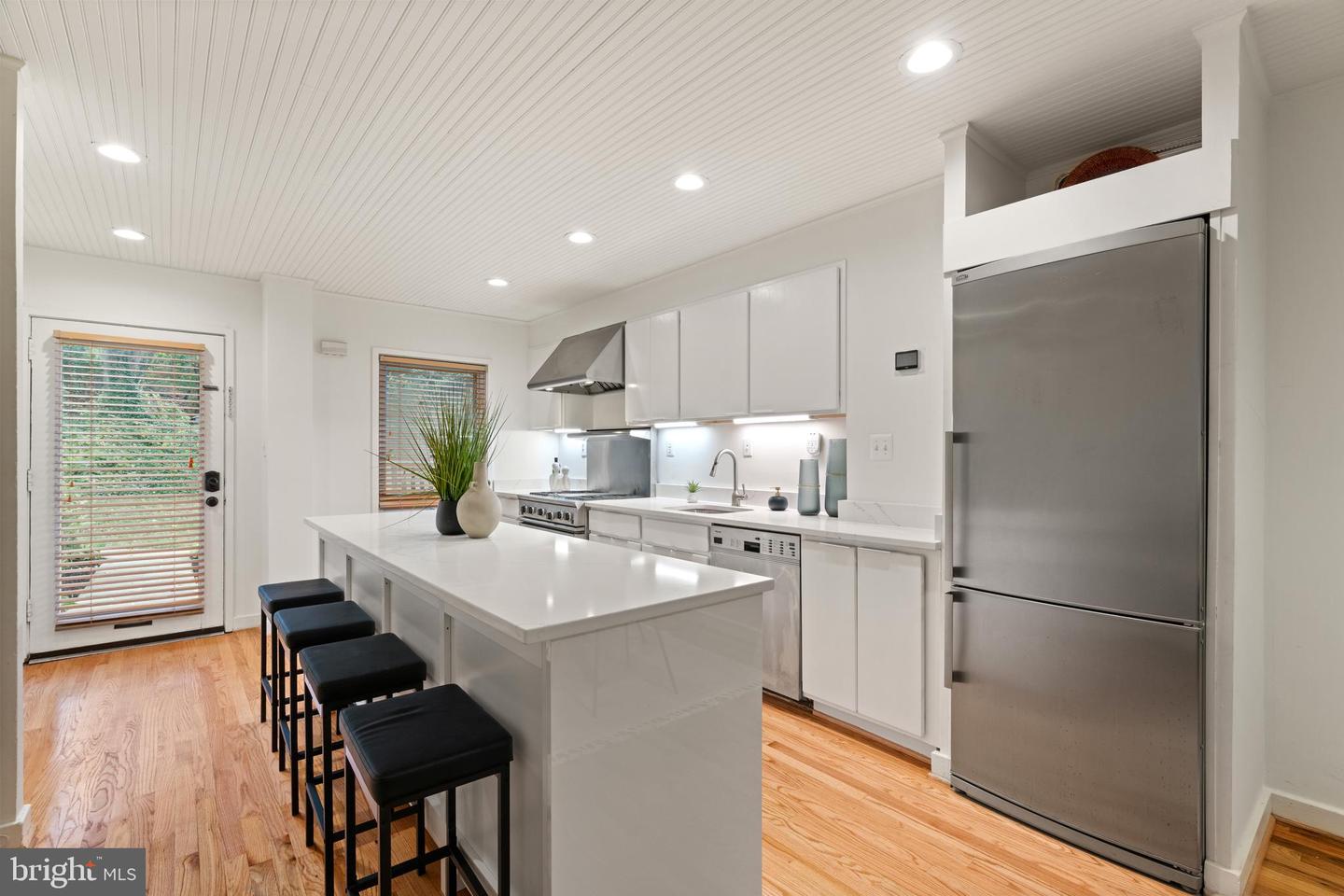 11493 WATERVIEW CLUSTER, RESTON, Virginia 20190, 3 Bedrooms Bedrooms, ,2 BathroomsBathrooms,Residential,For sale,11493 WATERVIEW CLUSTER,VAFX2273310 MLS # VAFX2273310