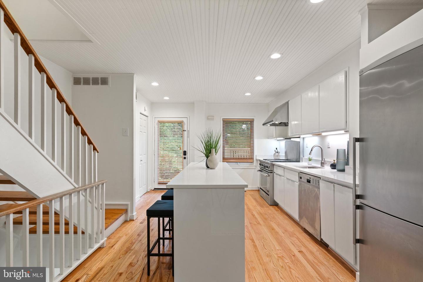 11493 WATERVIEW CLUSTER, RESTON, Virginia 20190, 3 Bedrooms Bedrooms, ,2 BathroomsBathrooms,Residential,For sale,11493 WATERVIEW CLUSTER,VAFX2273310 MLS # VAFX2273310