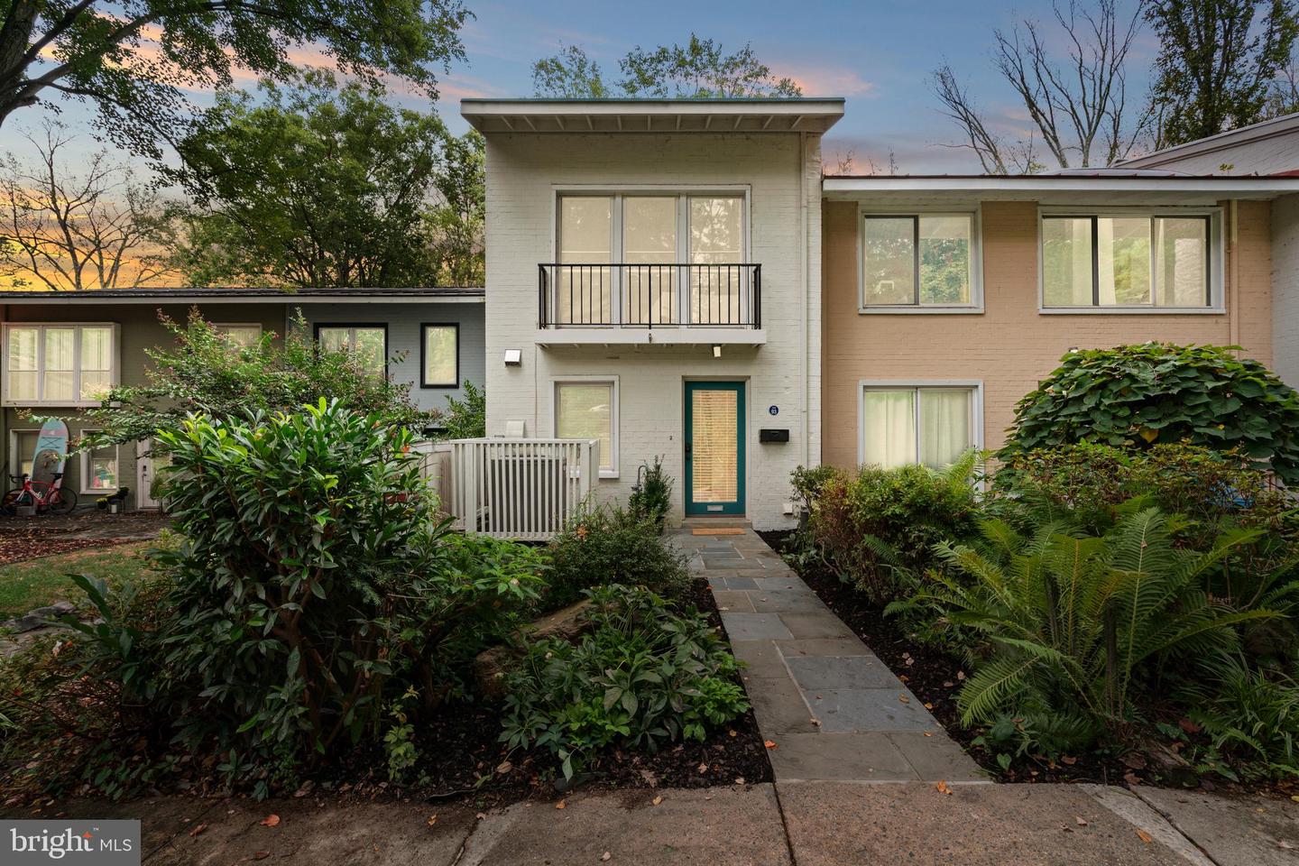 11493 WATERVIEW CLUSTER, RESTON, Virginia 20190, 3 Bedrooms Bedrooms, ,2 BathroomsBathrooms,Residential,For sale,11493 WATERVIEW CLUSTER,VAFX2273310 MLS # VAFX2273310