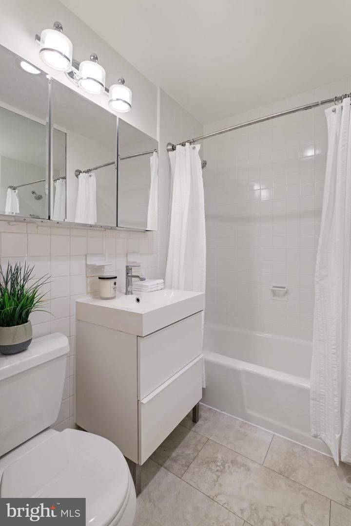 11493 WATERVIEW CLUSTER, RESTON, Virginia 20190, 3 Bedrooms Bedrooms, ,2 BathroomsBathrooms,Residential,For sale,11493 WATERVIEW CLUSTER,VAFX2273310 MLS # VAFX2273310